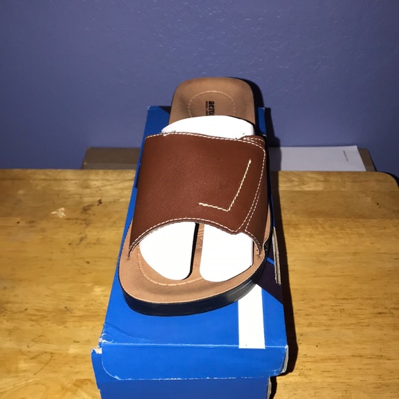 Shoe - Picture 2 of 5